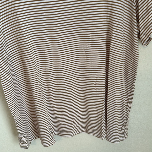 🍂Old Navy Luxe Tee🍂 - Picture 3 of 9